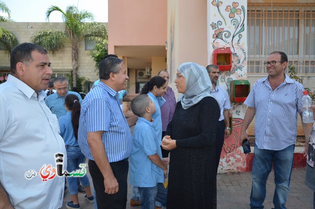 كفرقاسم- فيديو : رئيس البلدية عادل بدير والاستاذ وليد طه يفتتحون العام الدراسي باتقان وسط  فرحة عارمة للطلاب والاهالي 